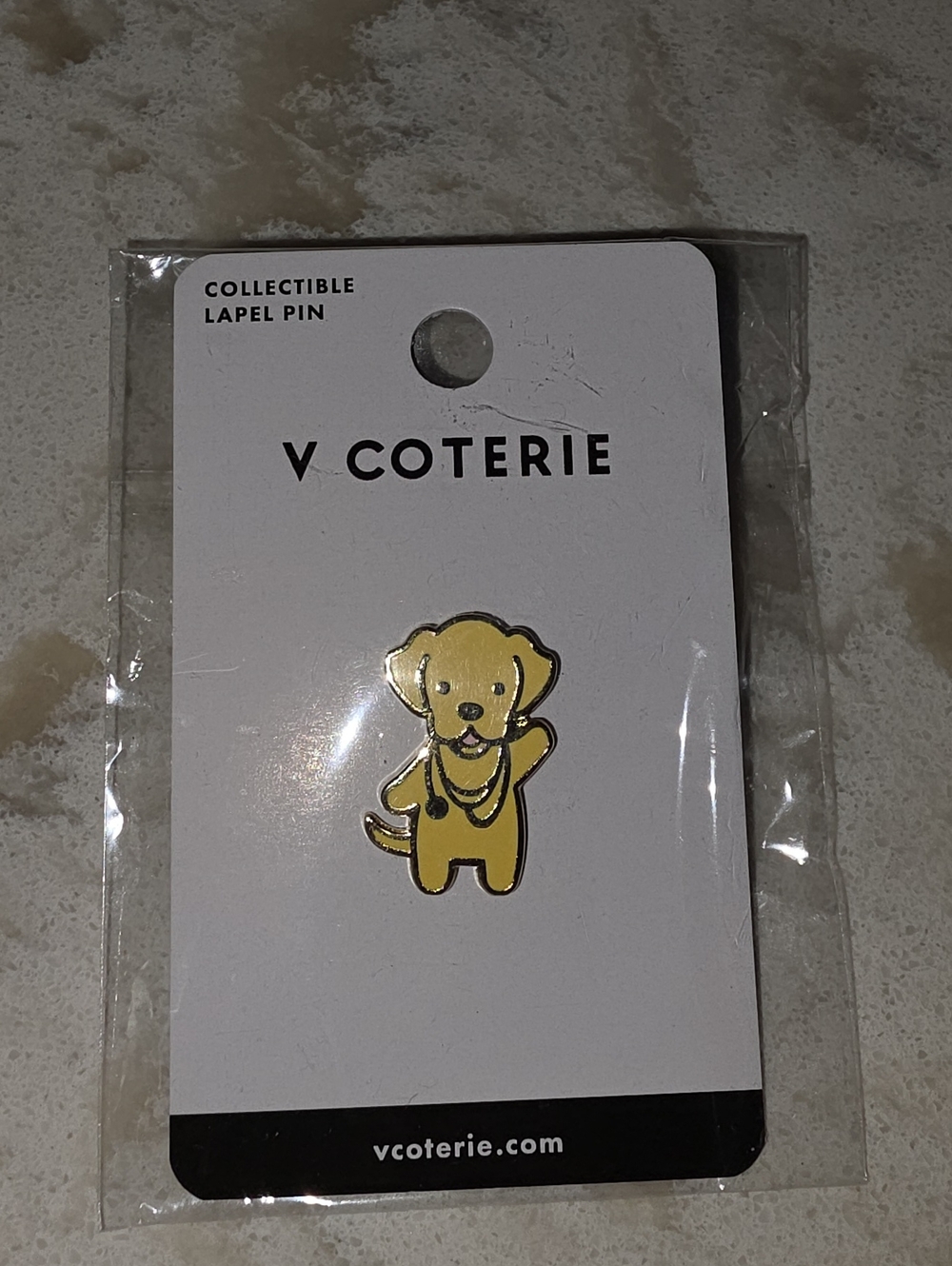 FIGS SCRUBS V Coterie " Goldenretrwiverstethoscopee  Enamel Pin